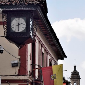 A la hora exacta en Bogotá.